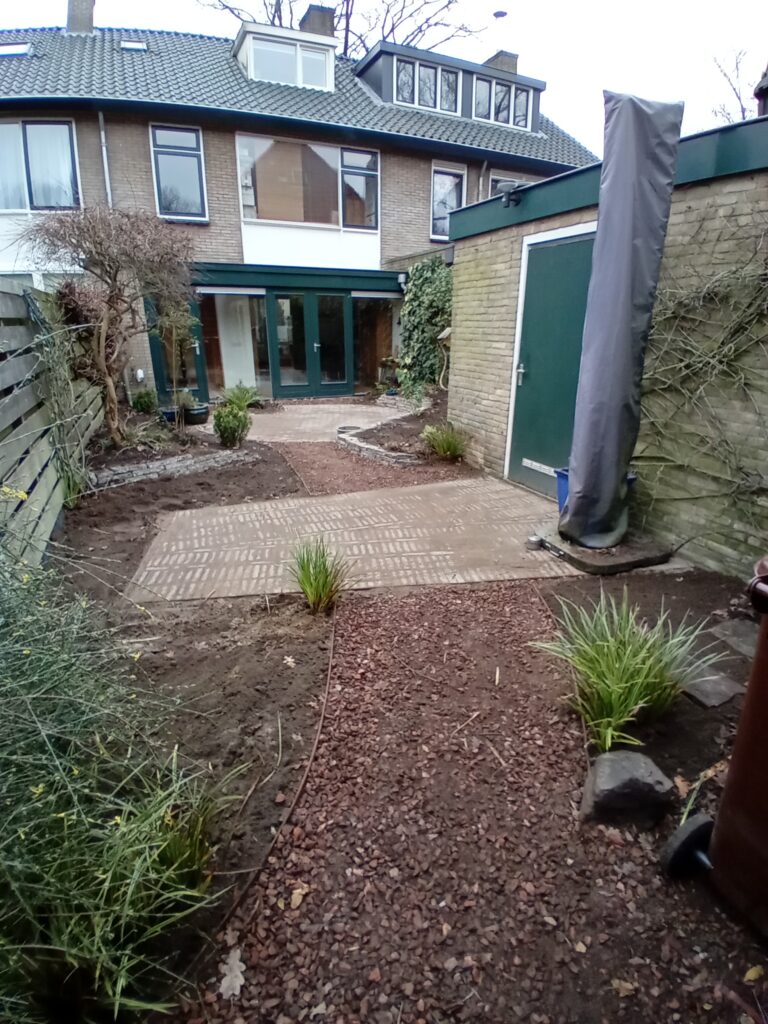 ontwerp en aanleg circulaire tuin soest